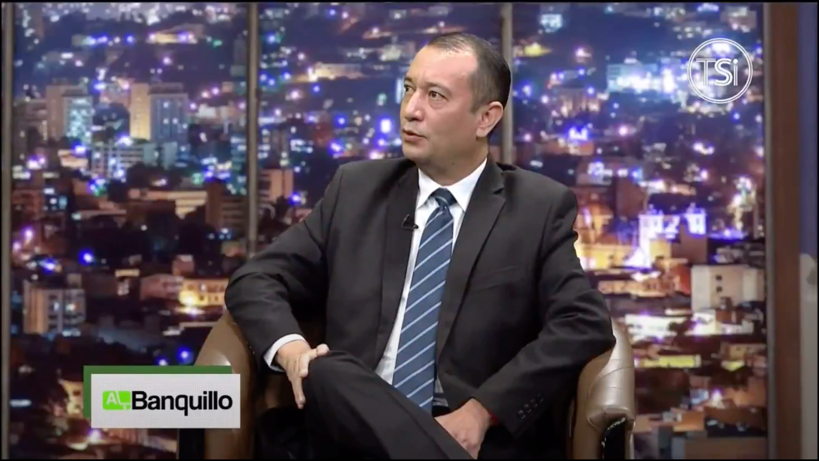 El abogado Ramón Romero durante una entrevista en el programa El Banquillo de la televisión hondureña